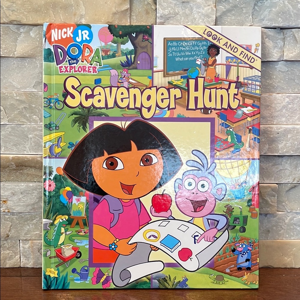 Dora the Explorer Scavenger Hunt Book